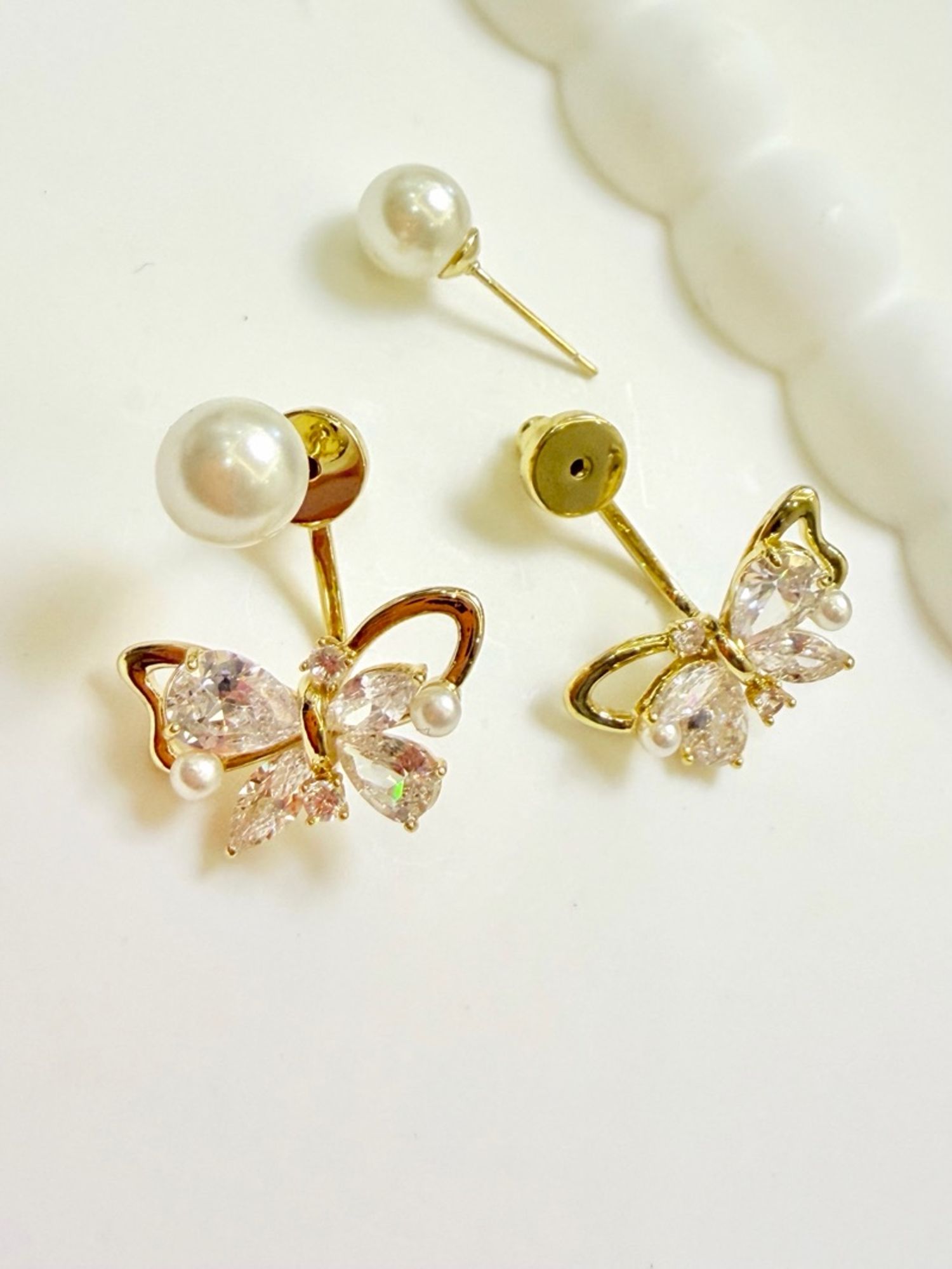 Эрвээхэйтэй ээмэг