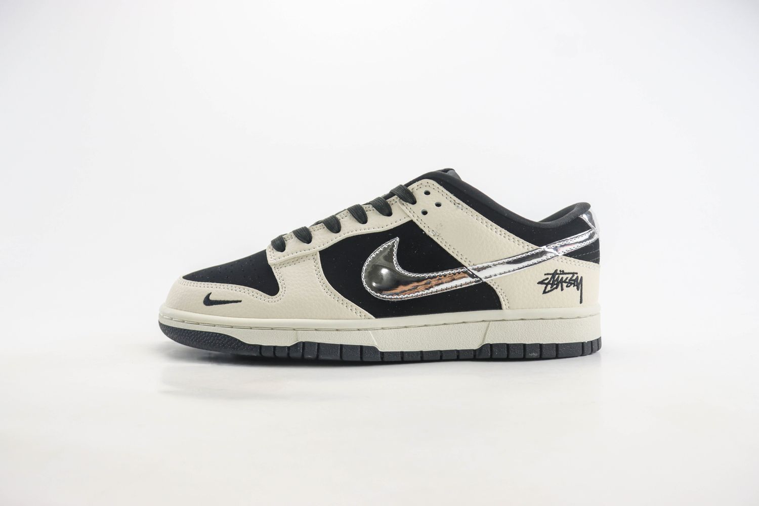 Nike SB Dunk Low x Stussy 38