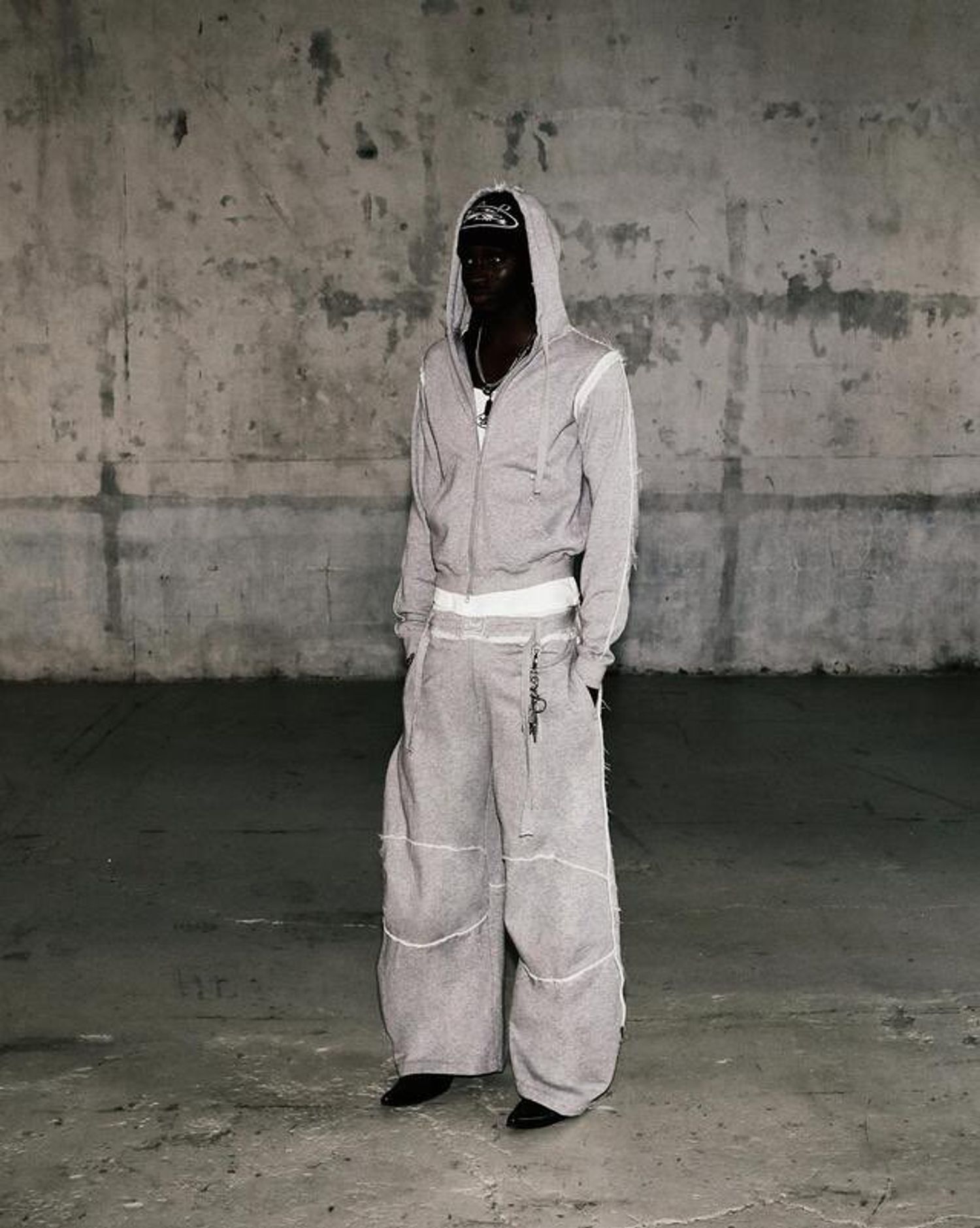 Low Edge Convex Jogger - Gray