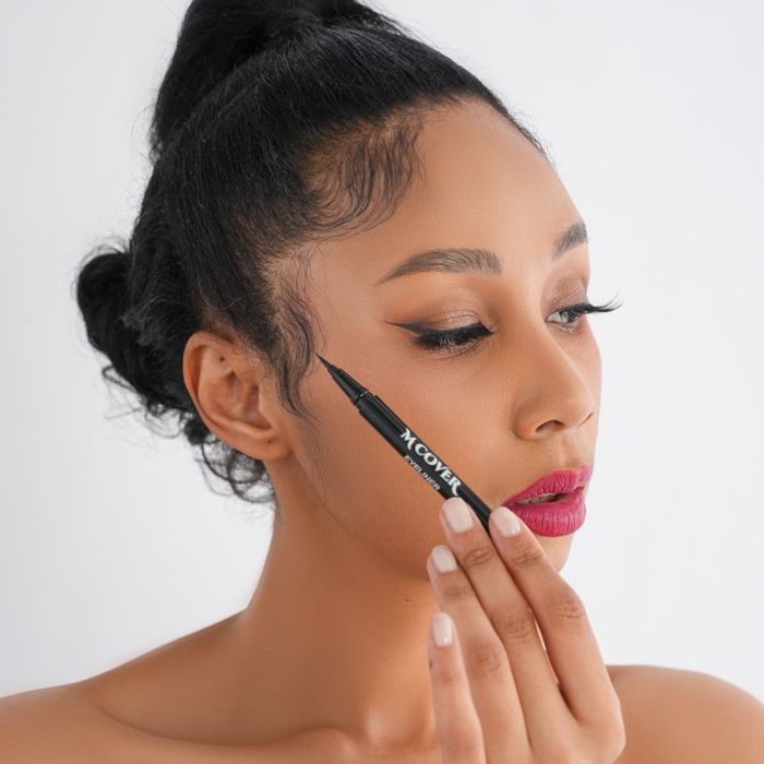 M cover Eyeliner