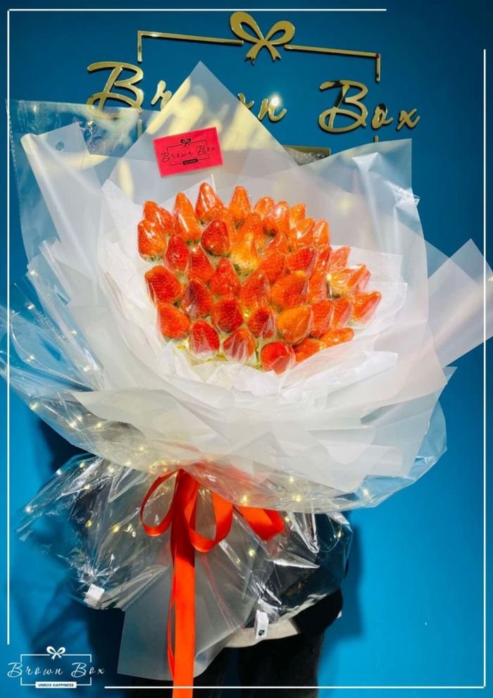 Гэрэлтэй гүзээлзгэнэтэй баглаа