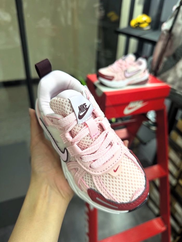 Nike V2K Pink