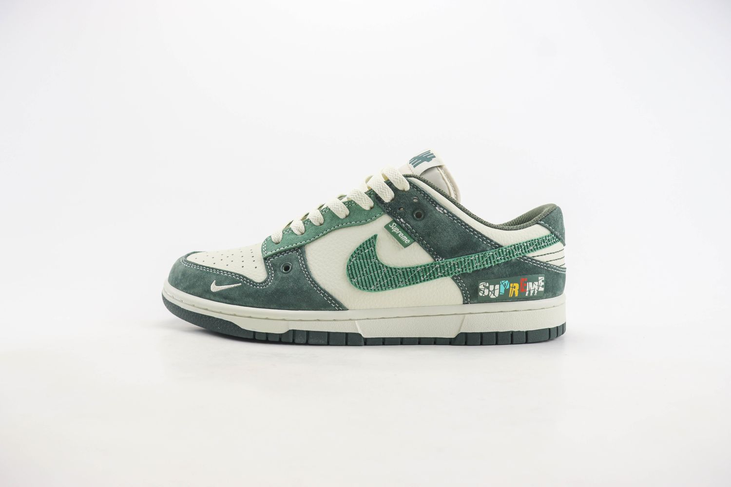 Nike SB Dunk Low x supreme 54