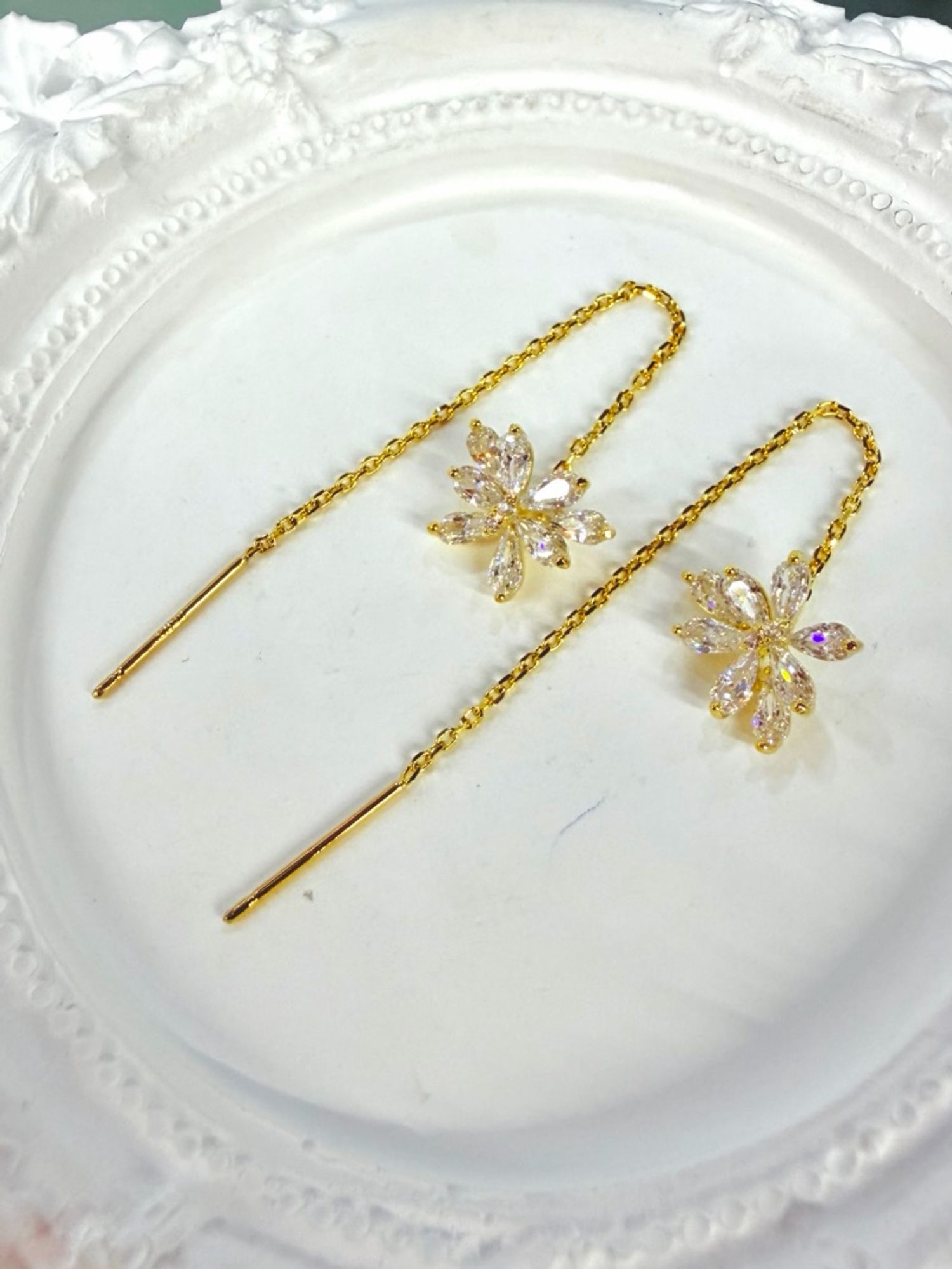 Гинжтэй ээмэг