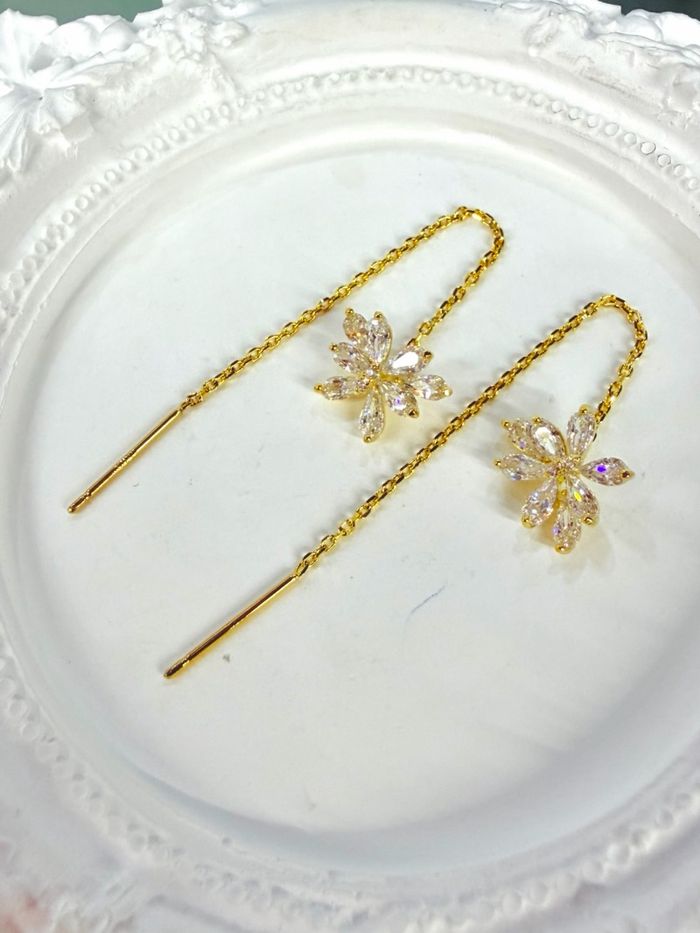 Гинжтэй ээмэг