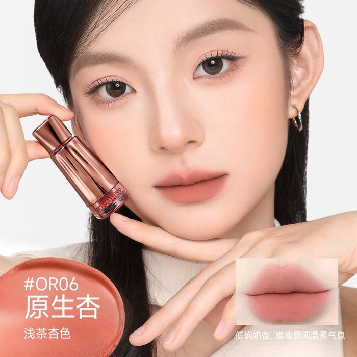 Long-Lasting Lip Glaze