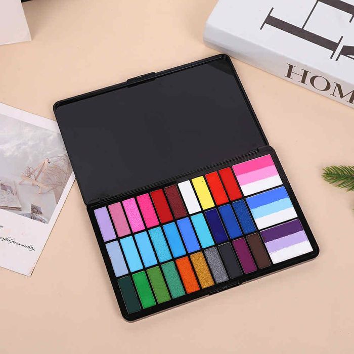 Нүүр болон биеийн будаг