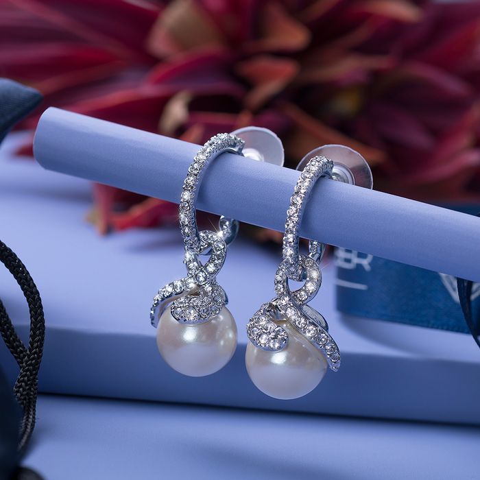 22204 Pearl Hoop