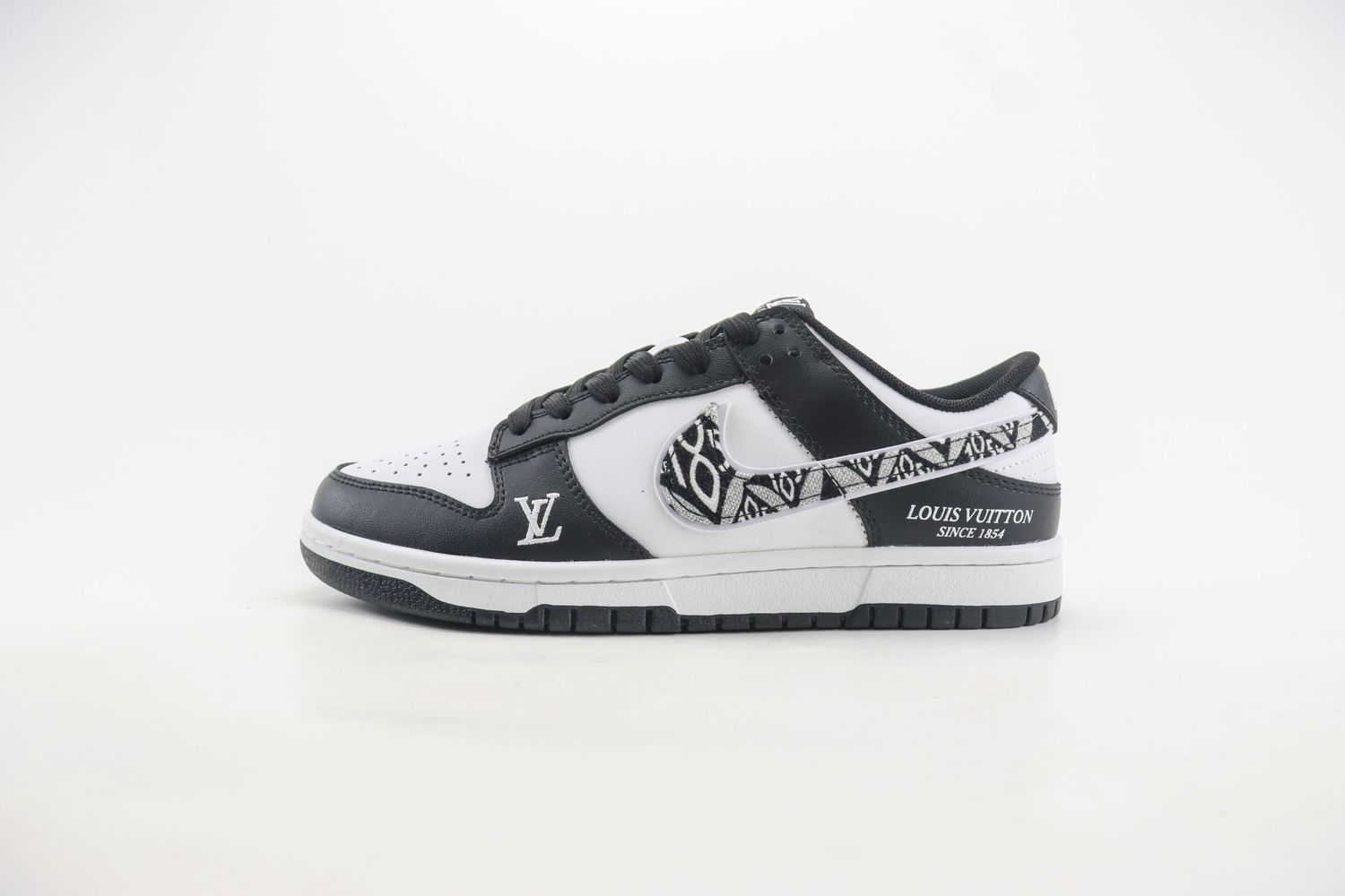 Nike SB Dunk Low x LV 06 