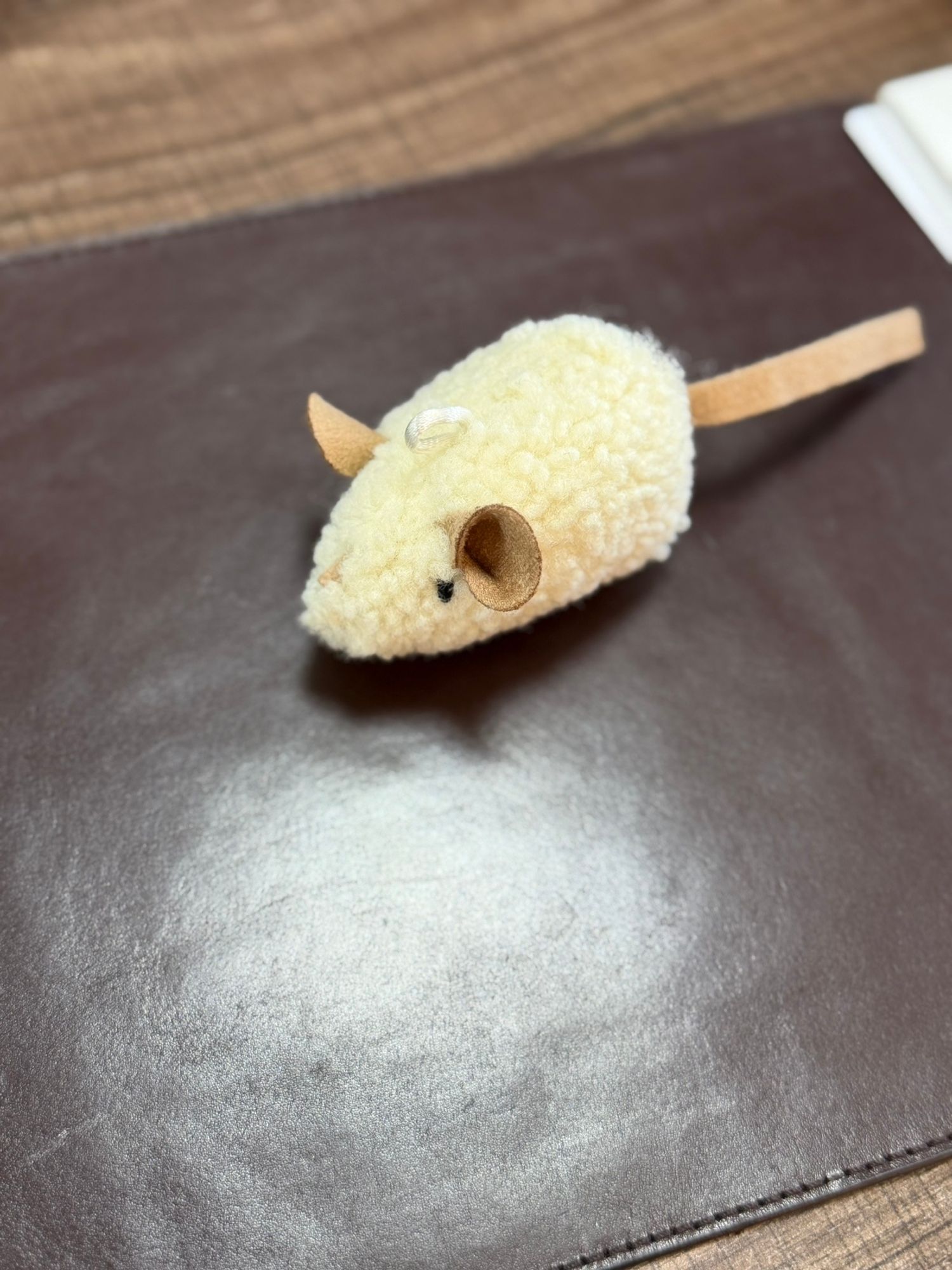 SNAGABLE MOUSE WHITE (STRING) - Дугардаг хулганы чихмэл