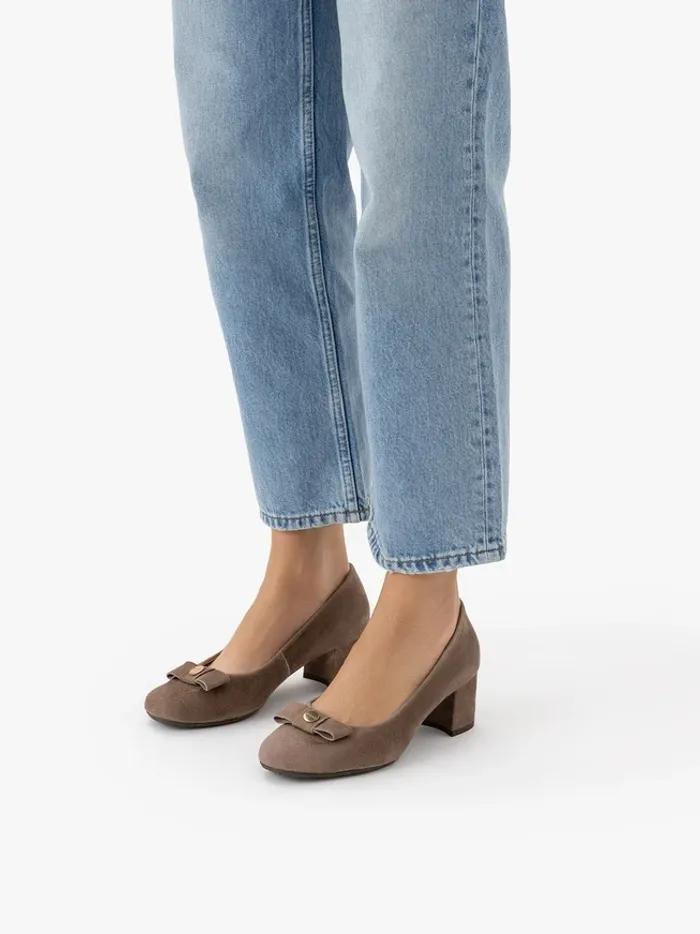HEELS