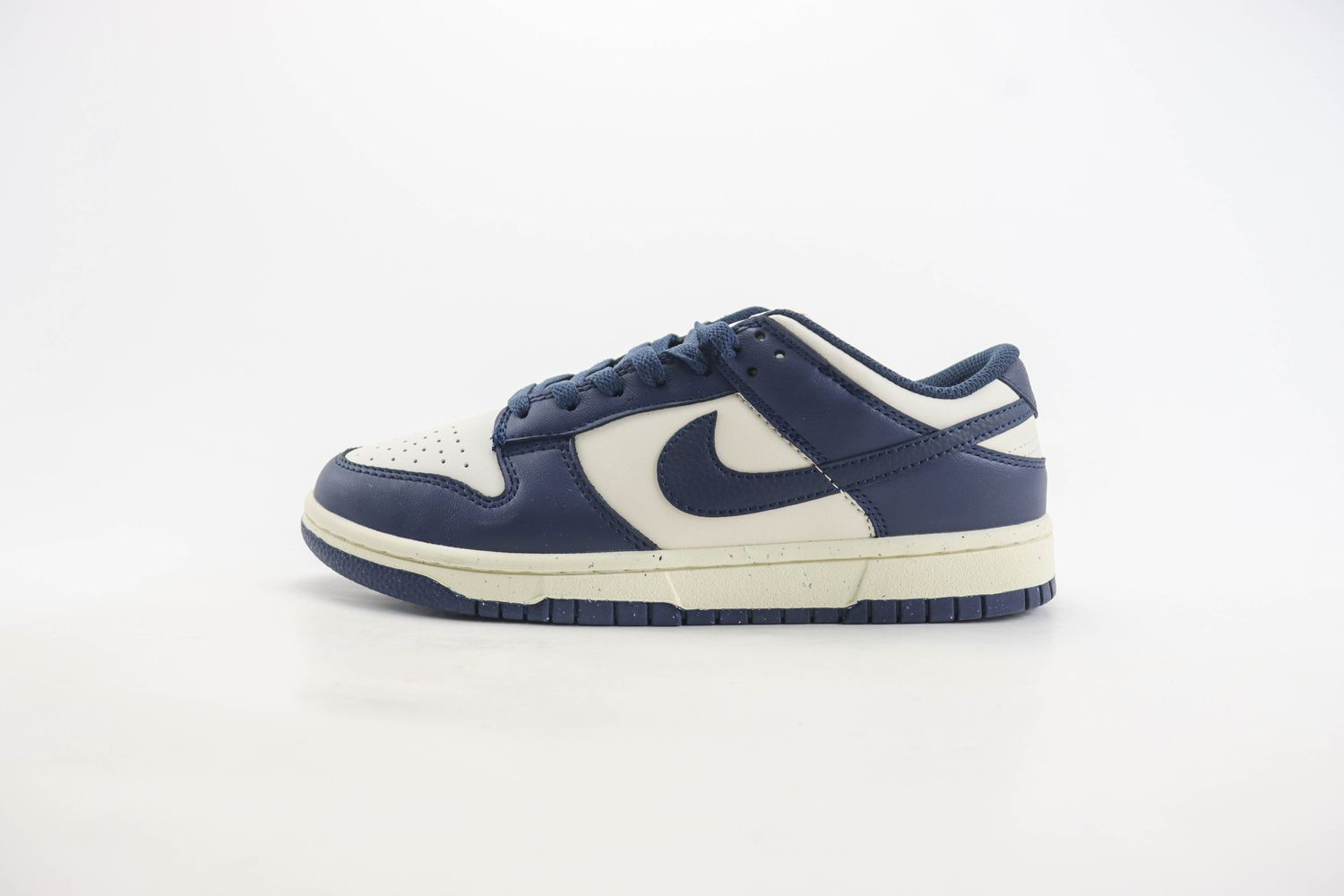 Nike Dunk Low Vintage Navy Sneaker