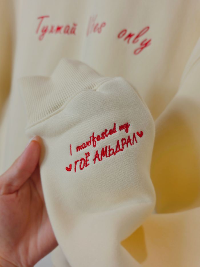 Тухтай дулаан  𝐅𝐥𝐞𝐞𝐜𝐞 𝐒𝐰𝐞𝐚𝐭𝐬𝐡𝐢𝐫𝐭 - Apricot (chest & sleeve embroidery)