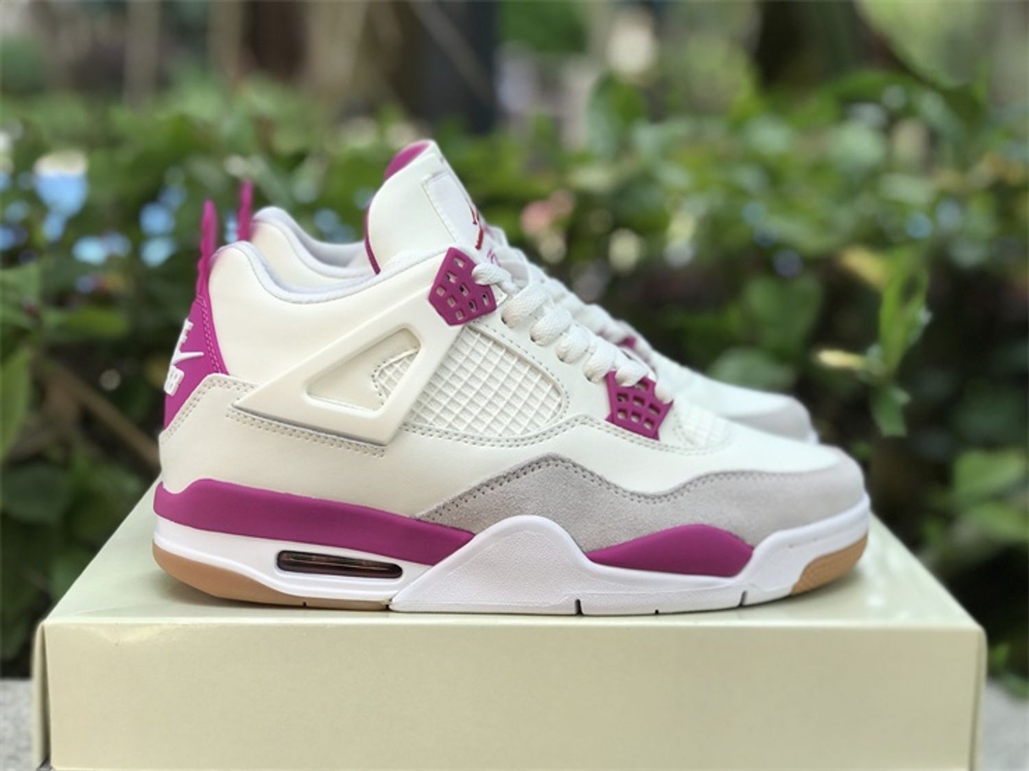 Nike SB x Air Jordan 4 Retro White Purple 
