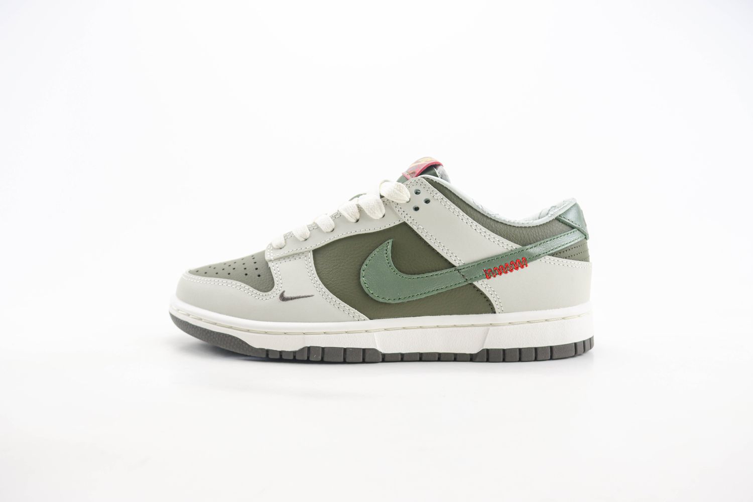  Nike SB Dunk Low CNY "Year Of The Snake"