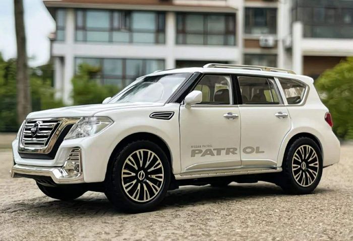 Nissan Patrol Y62 White