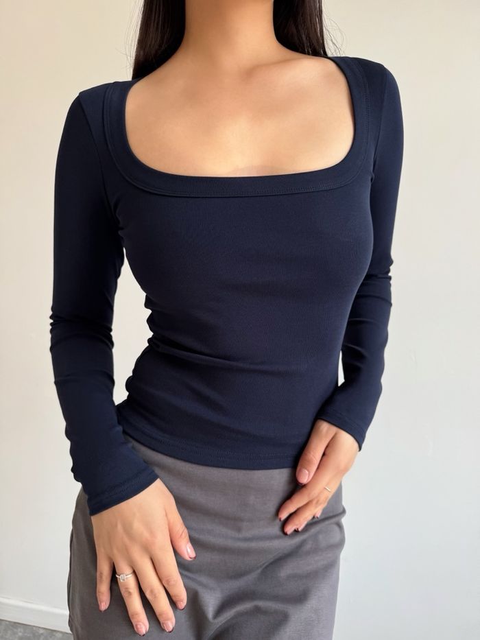 Square neck long sleeve top