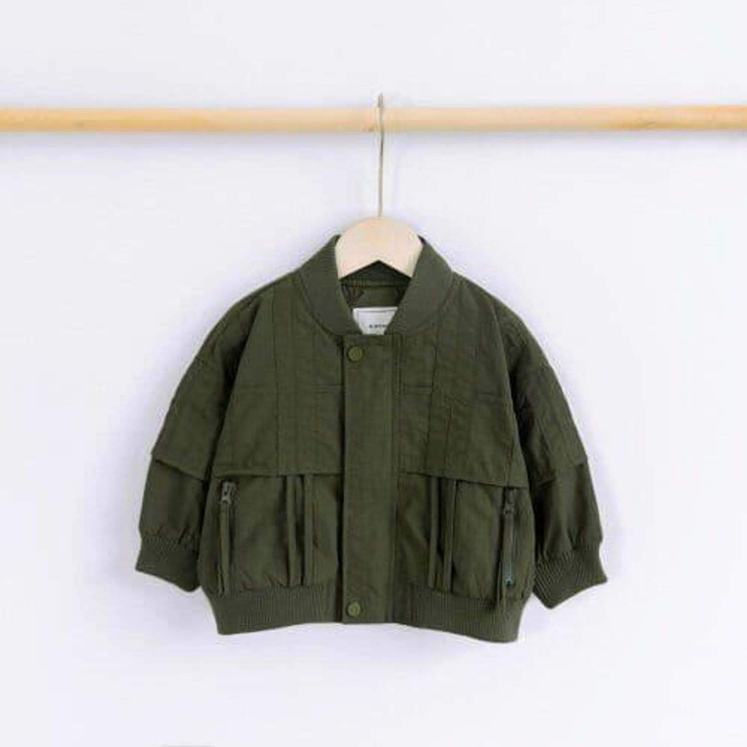 RE ногоон бомбер