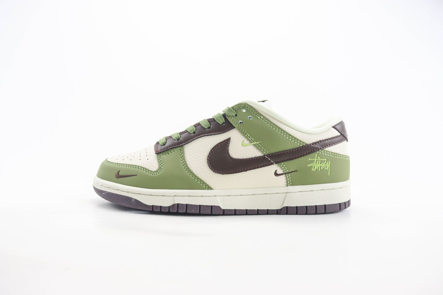 Nike SB Dunk Low Stussy 06