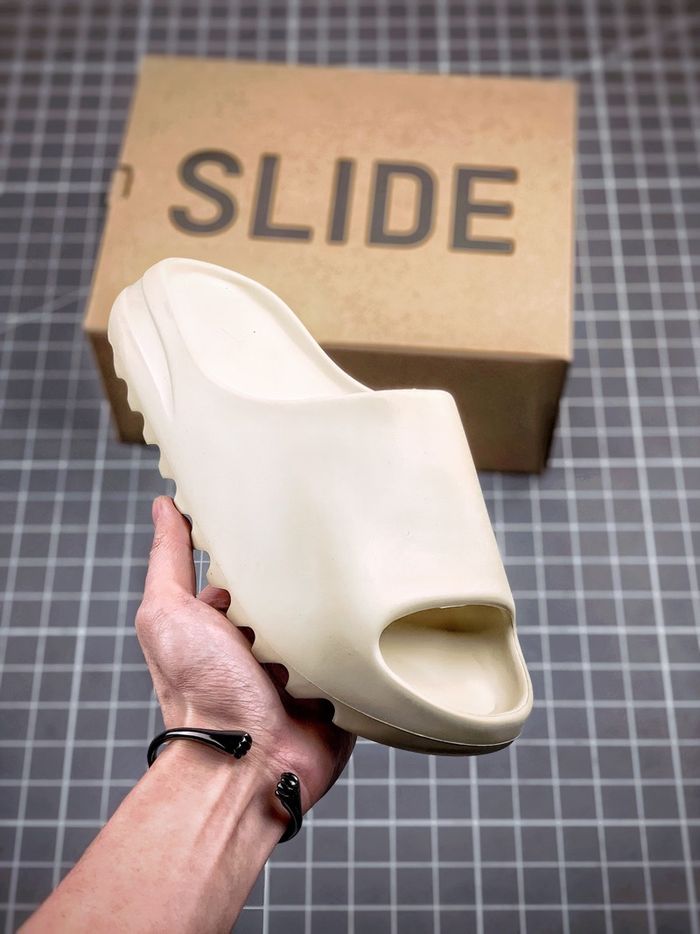 Kanye West x Adidas Yeezy Slide "Bone"🦴