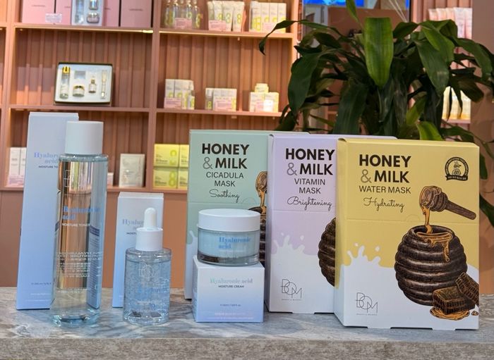 BOM Hyaluronic Acid Moisture 3 сет+ Зөгийн бал, Сүүтэй маск /10ш/бэлэгтэй