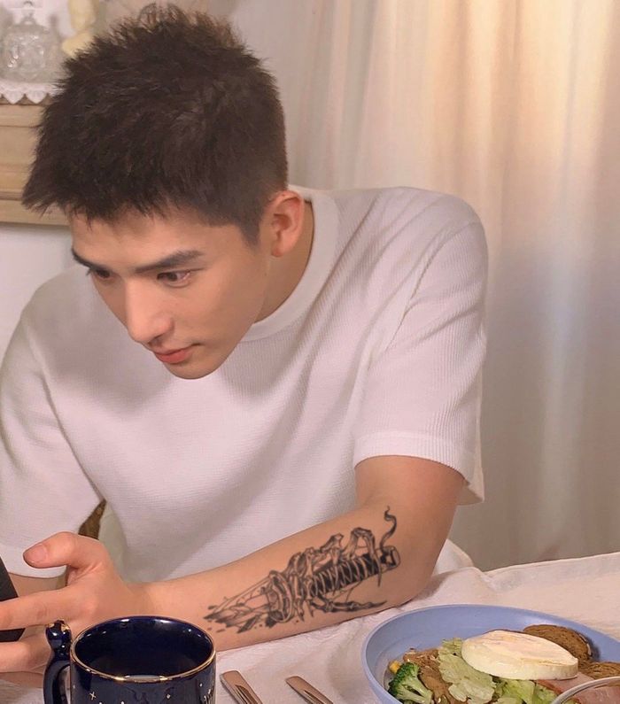 Хугархай сэлэм Усан шивээс