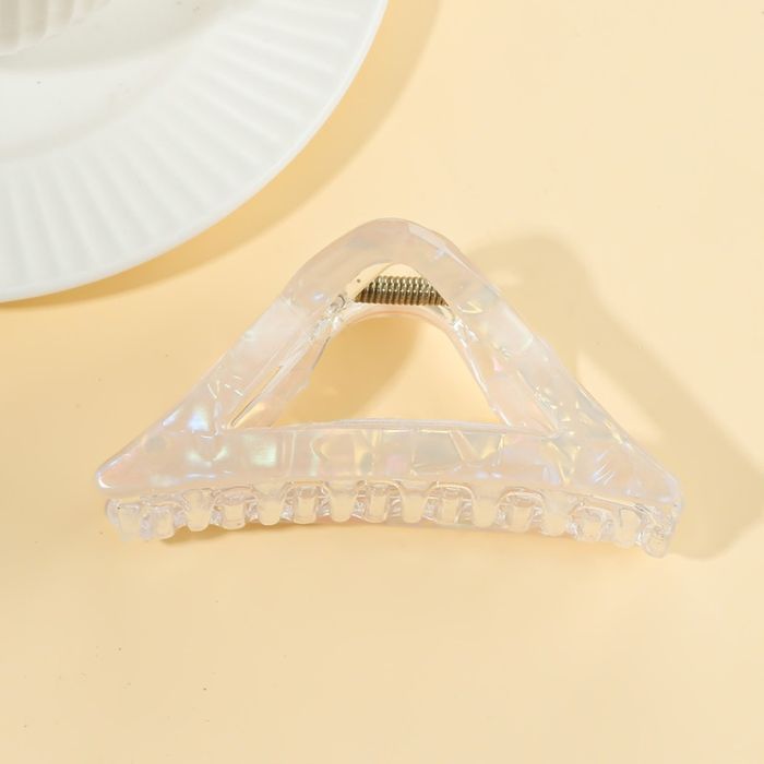 Triangle claw clip