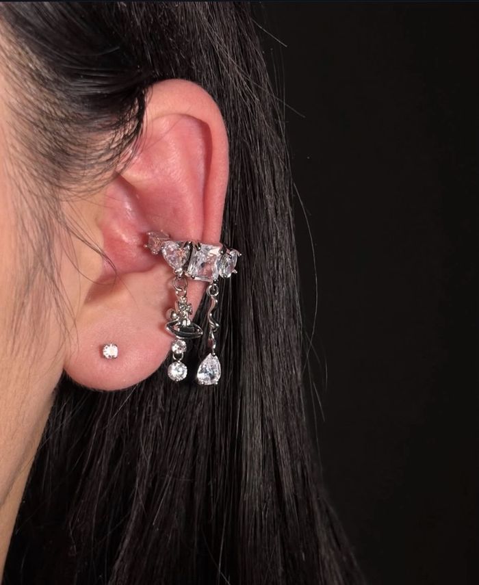 Хавчдаг ээмэг