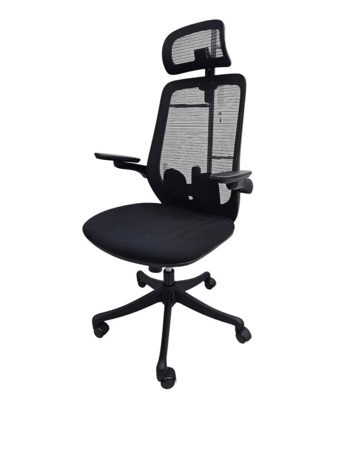 Оффис дугуйтай сандал