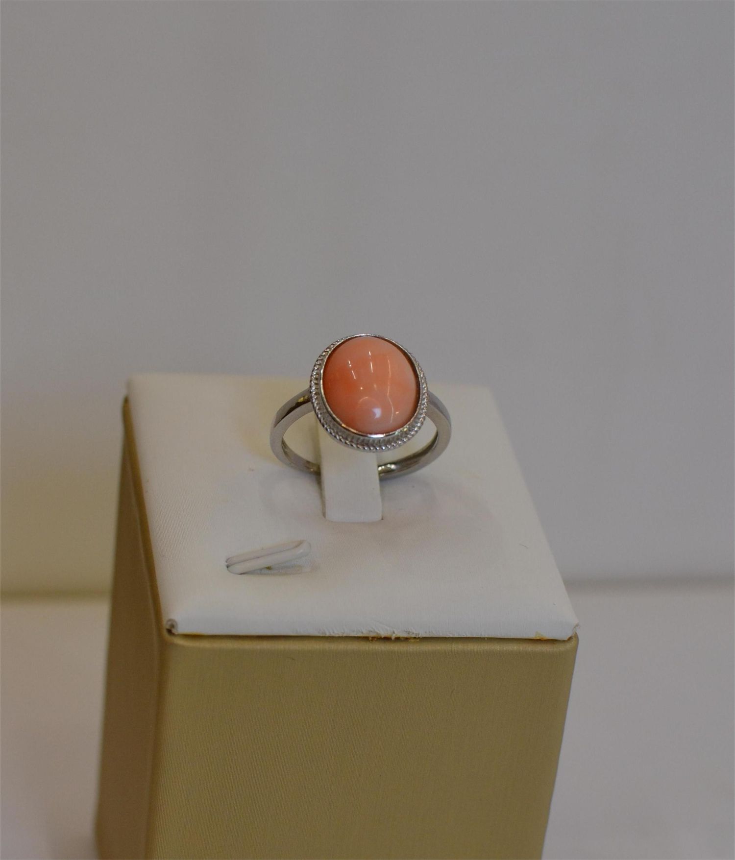 ягаан шүрэн шигтгээтэй 