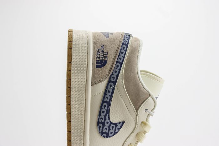 AJ1 x The North Face 01