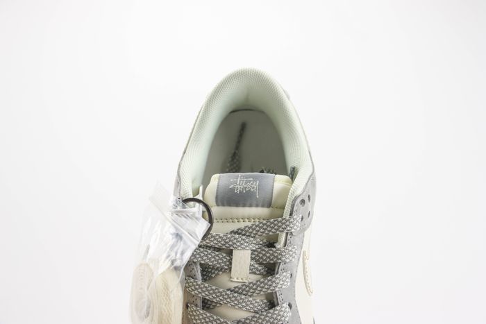 Nike SB Dunk Low x Stussy 47