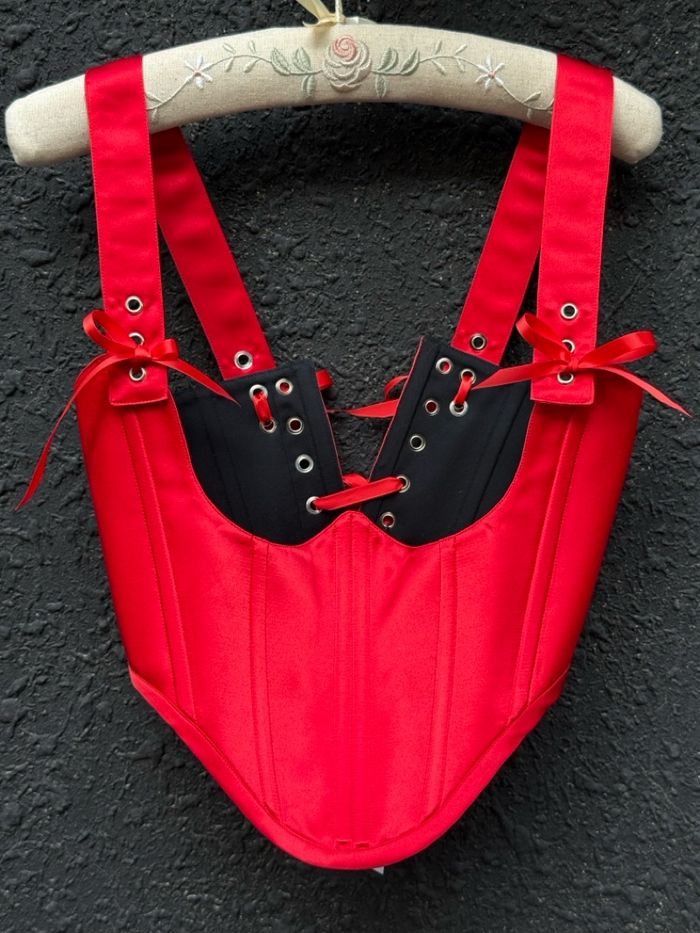 Red muse- Underbust corset 
