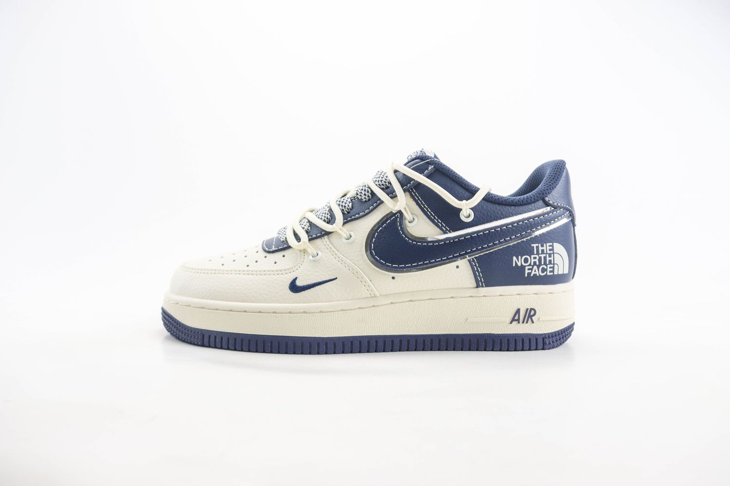 Nike Air Force 1 Low x The North Face 01