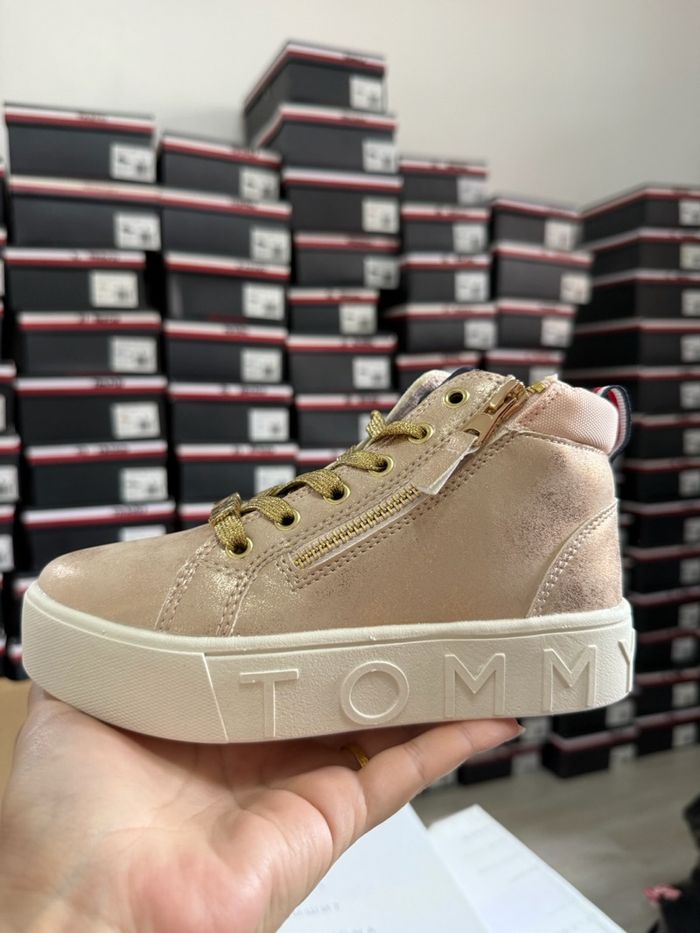 Tommy Hilfiger гутал