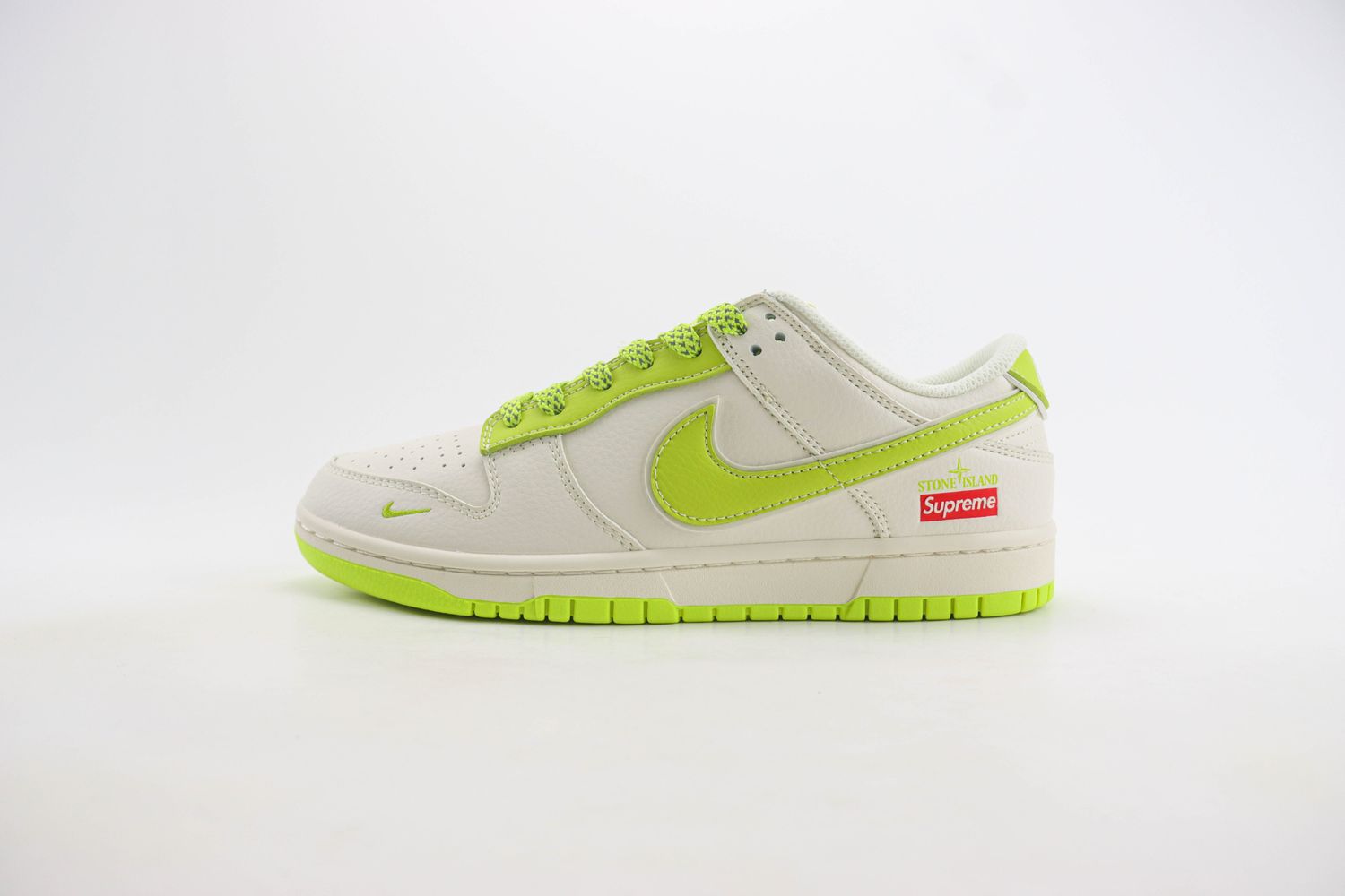  Nike SB Dunk Low x supreme 71