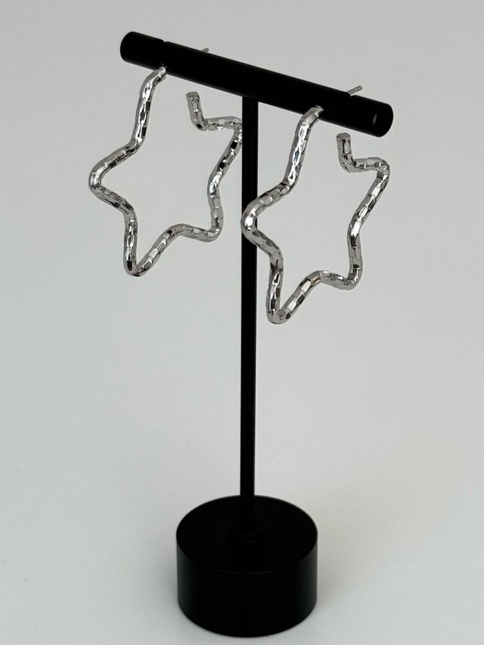 Star-shaped hoop earrings