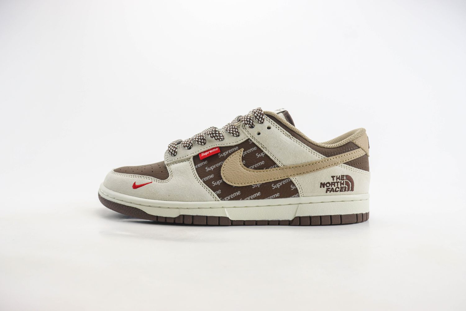 Nike SB Dunk Low x  The North Face x supreme 01