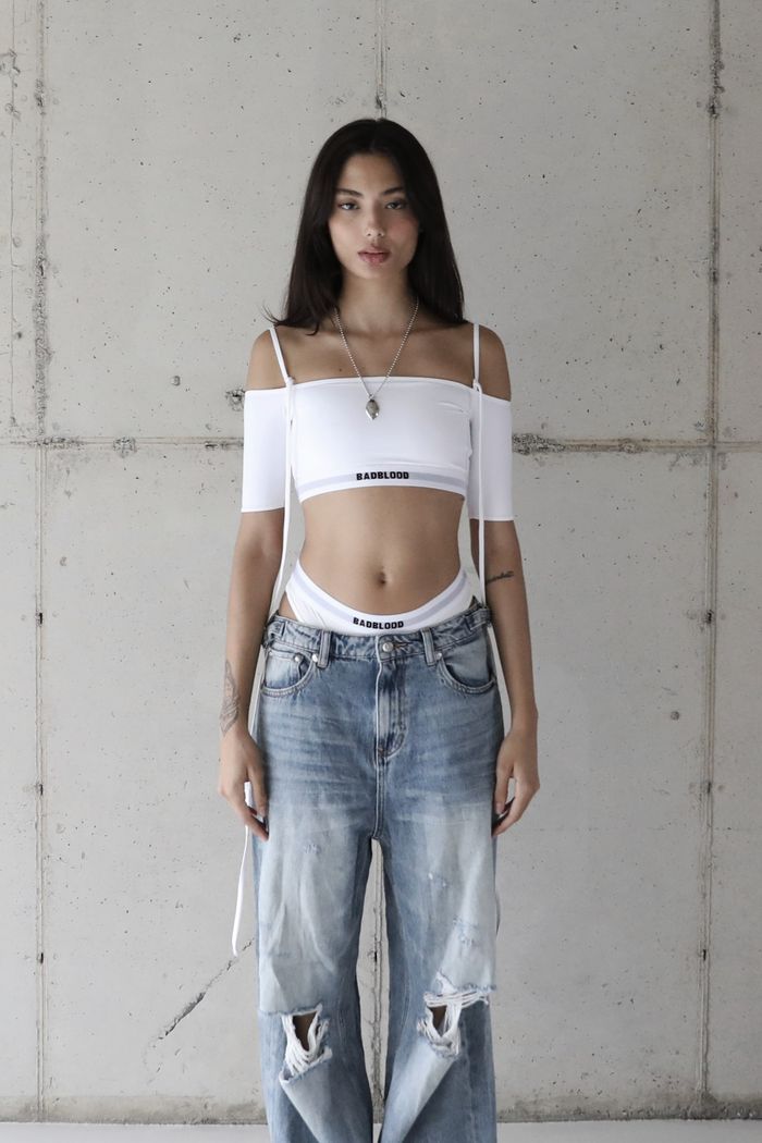 Small Logo Off Shoulder 1/2 Tee Bra - White