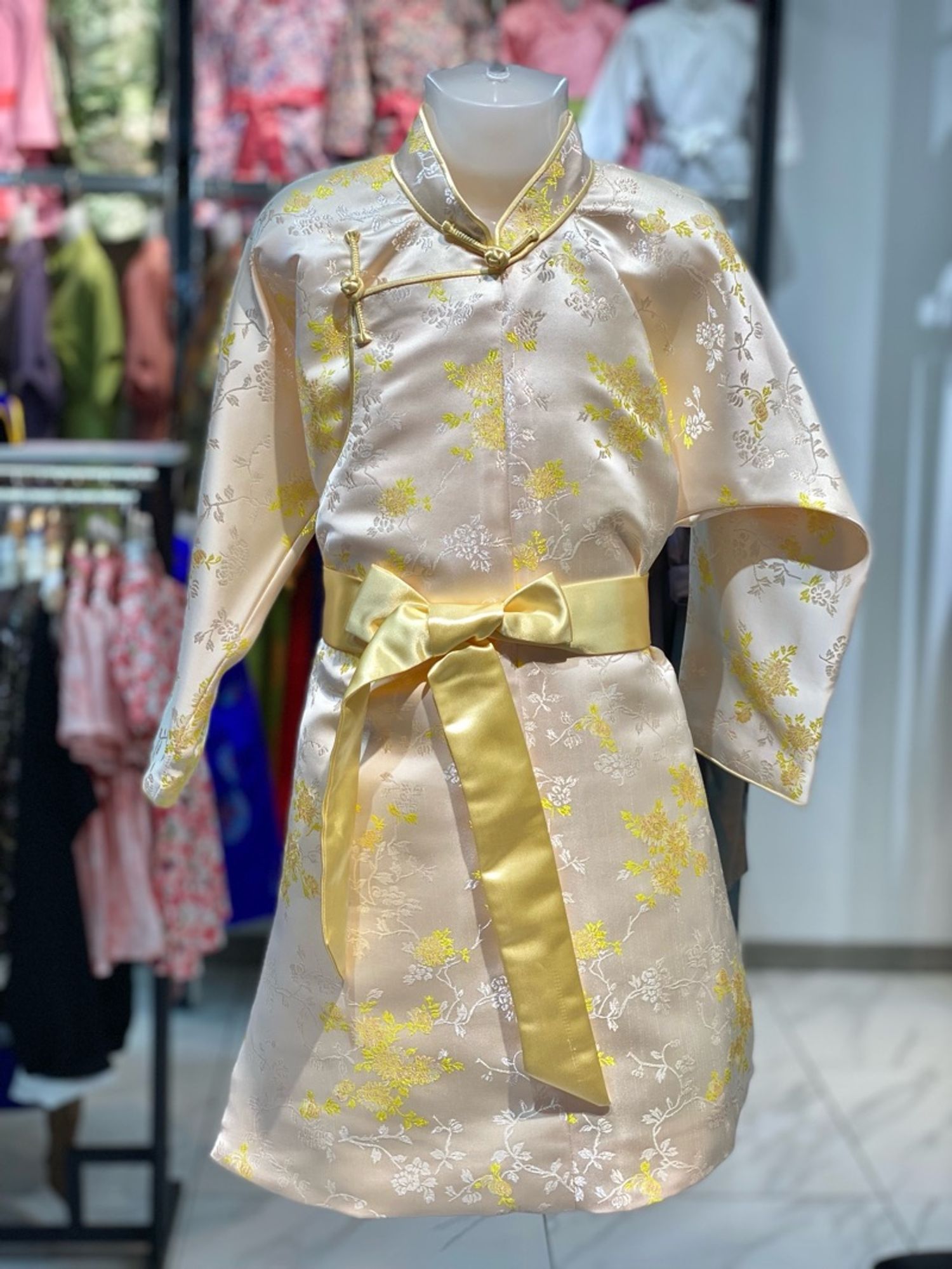 Шар цэцгэн хээтэй торгон дээл