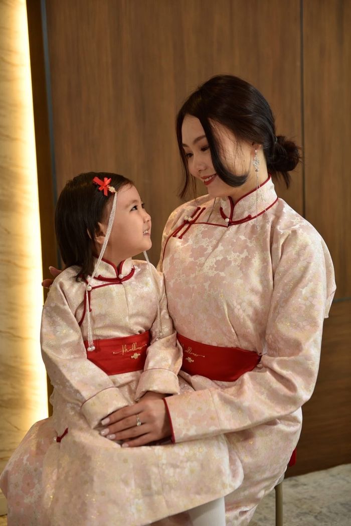 OD01 PNK  халаастай охины дээл 