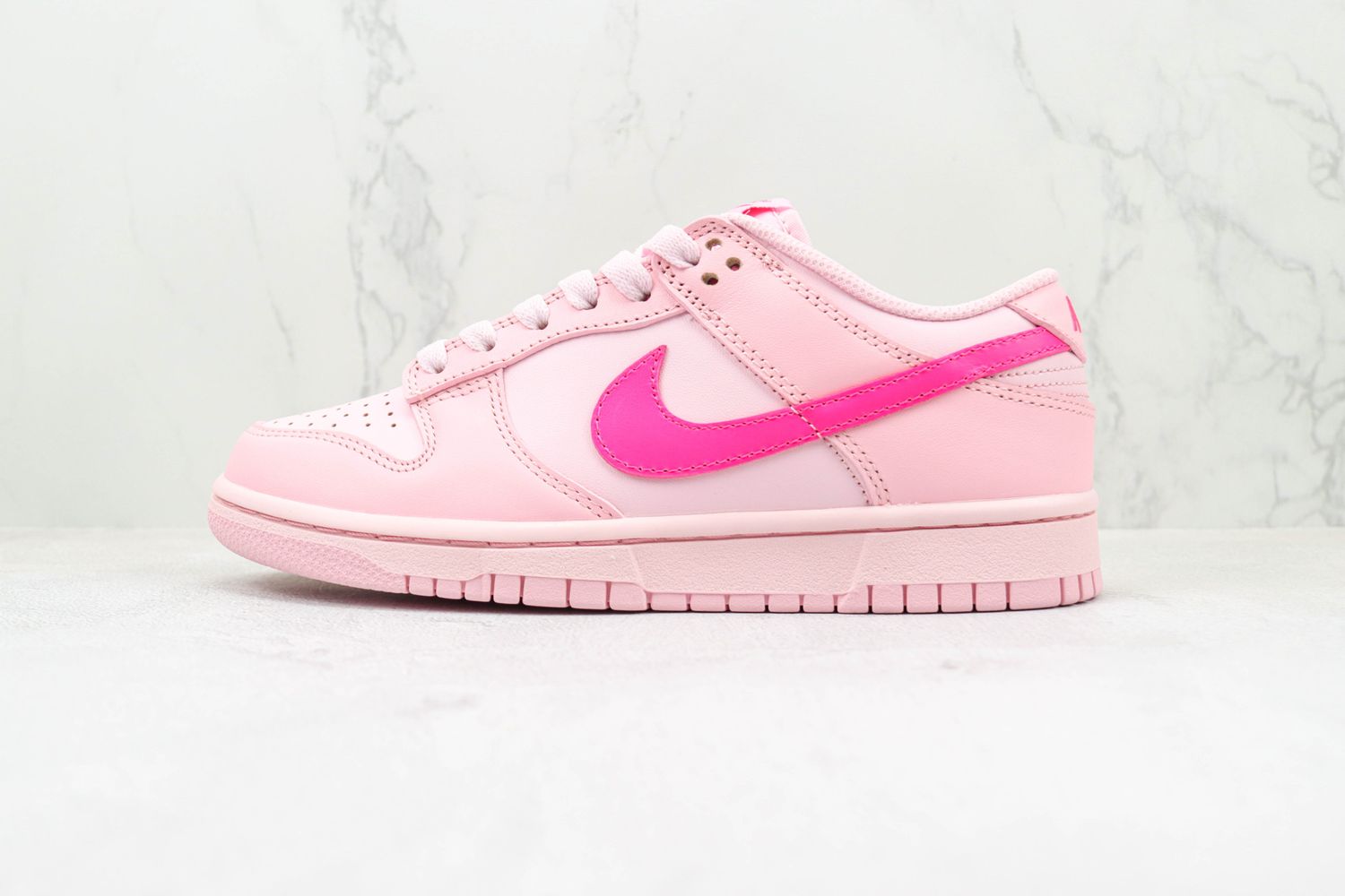 Nike Dunk Low Triple Pink