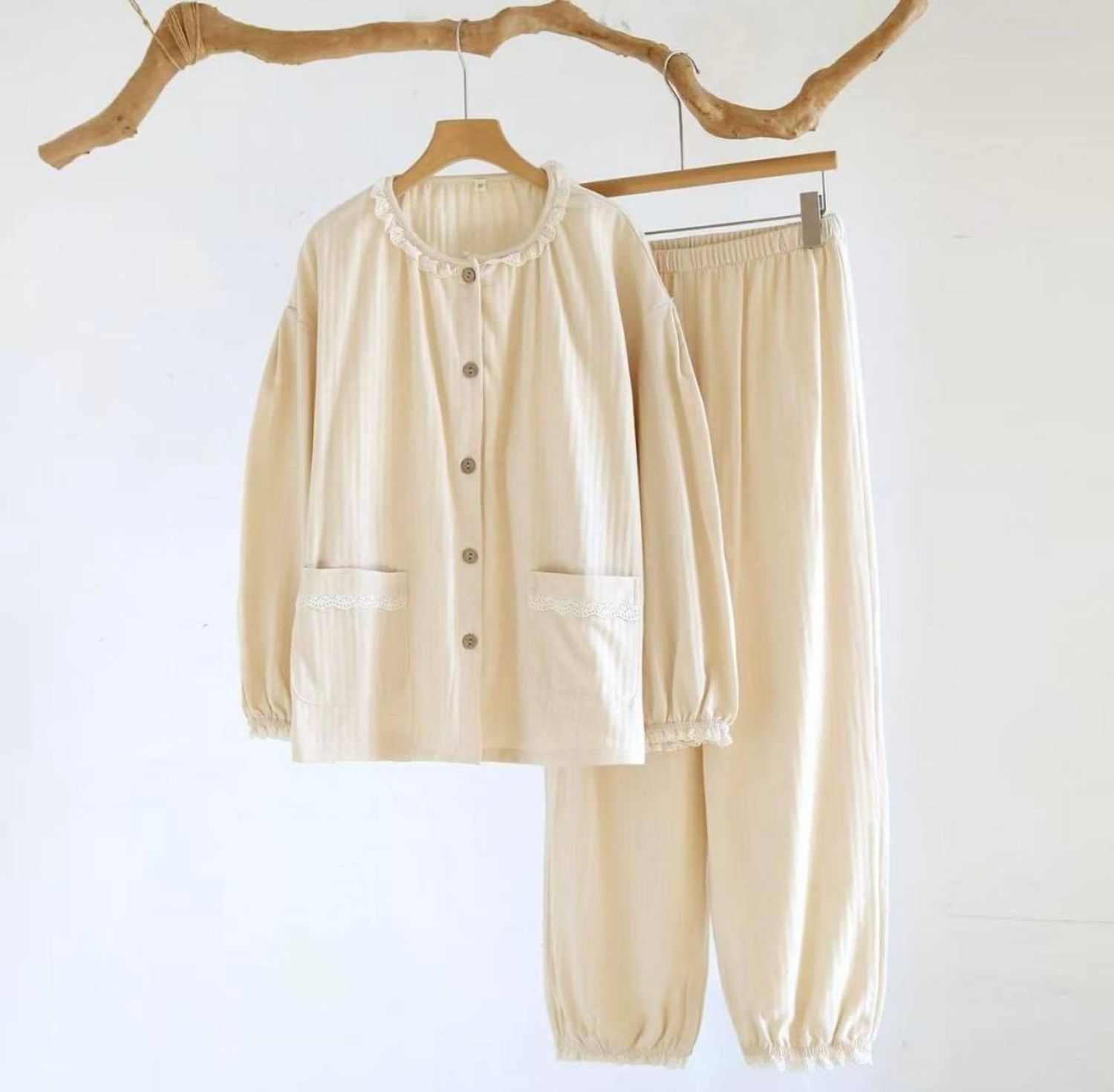 Зөөлөн муслин даавуун эмэгтэй