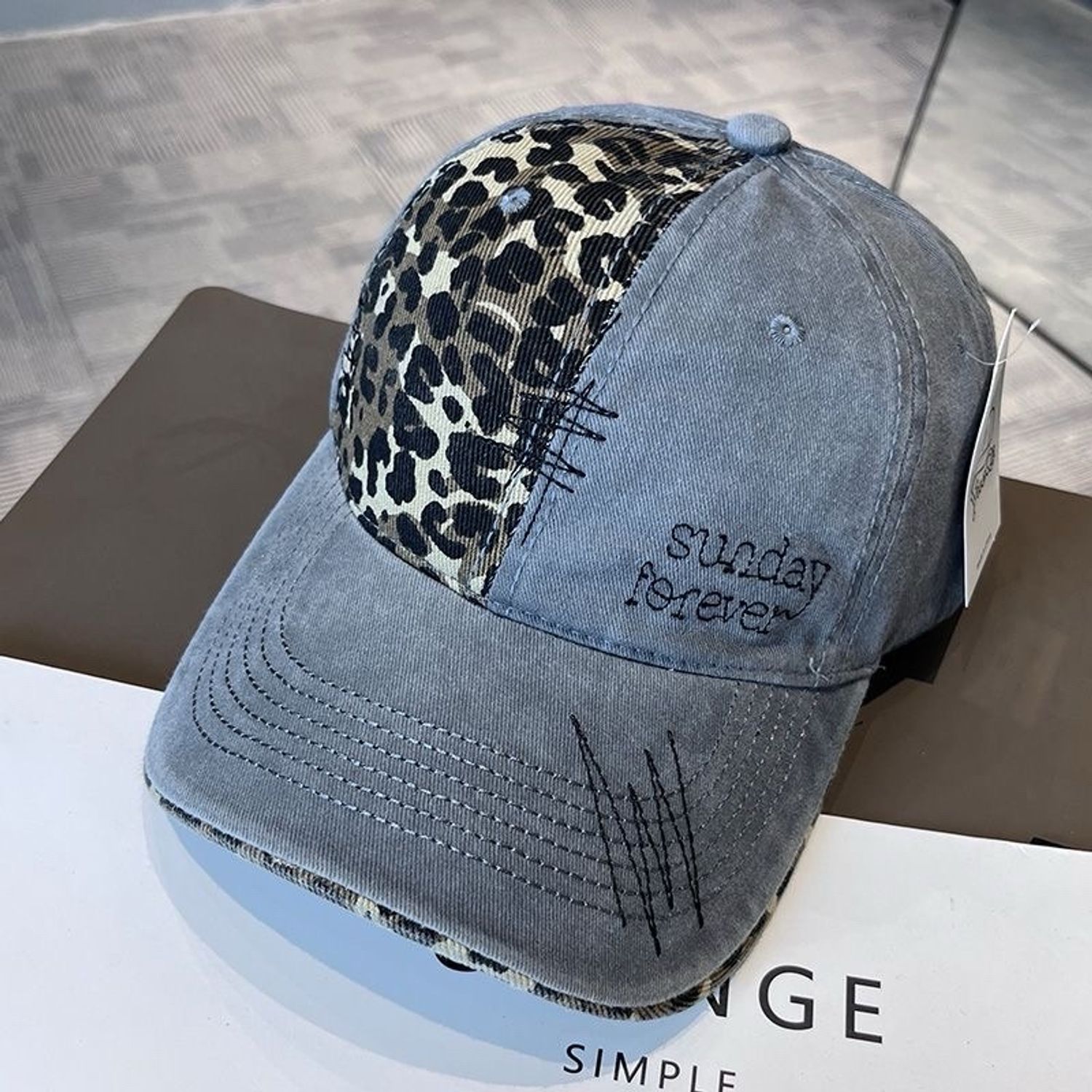 Саравчтай малгай