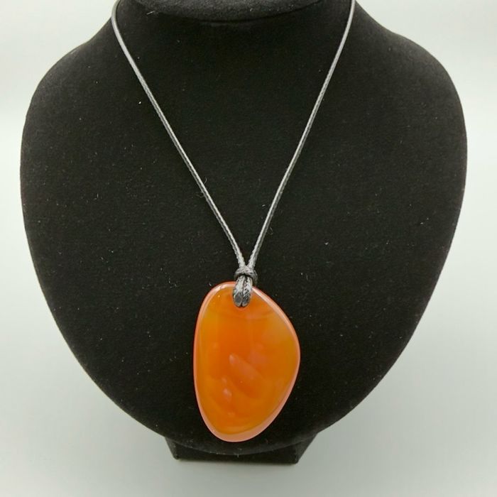 Улаан мана хүзүүний зүүлт