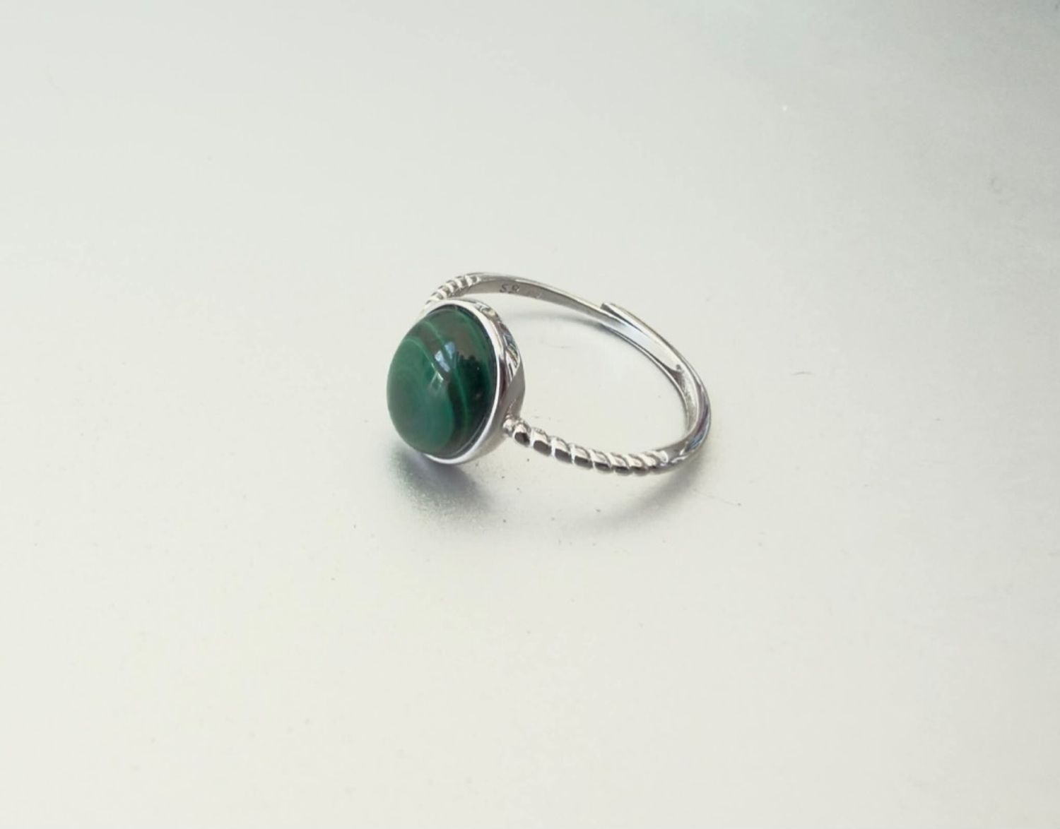 Ногоолин, мөнгөн бөгж