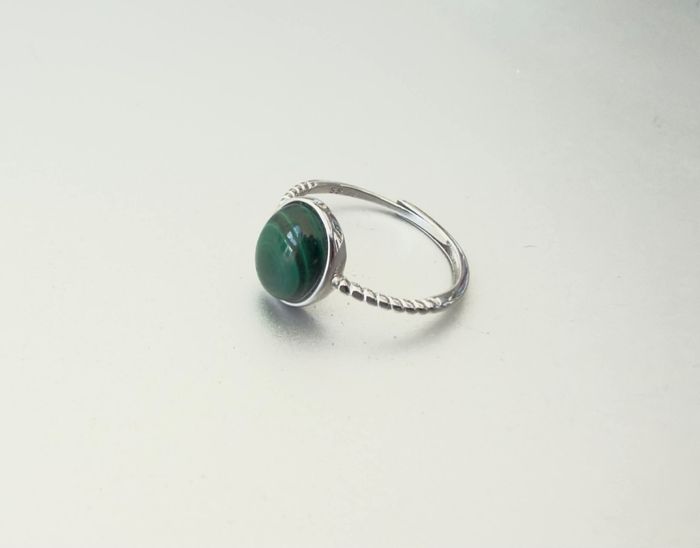 Ногоолин, мөнгөн бөгж