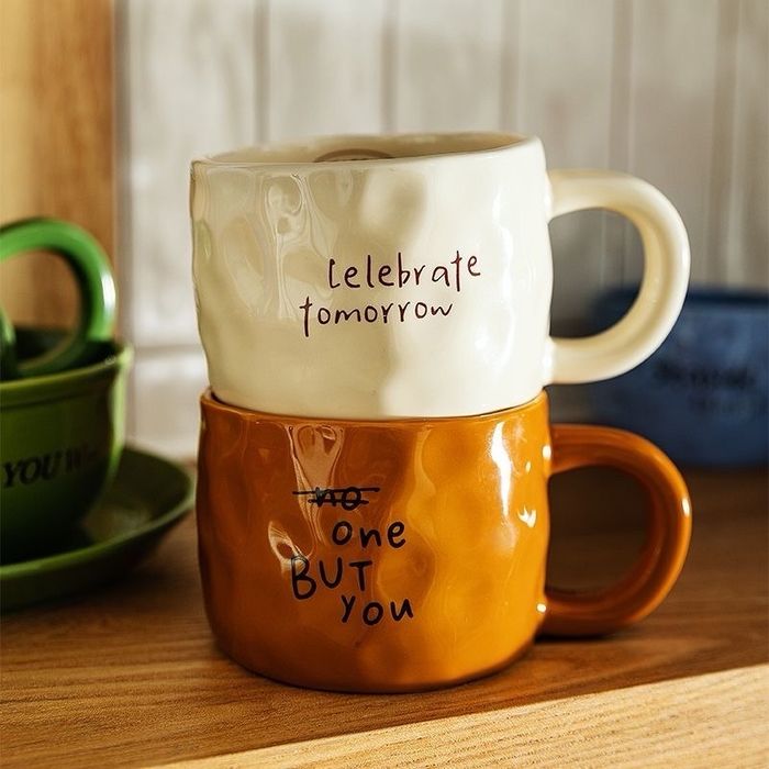 Шаазан, бичигтэй аяга