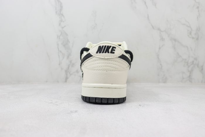 Nike SB Dunk Low x Stussy 142