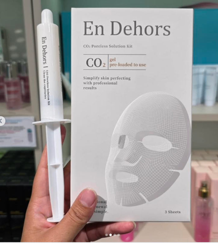 En dehors 